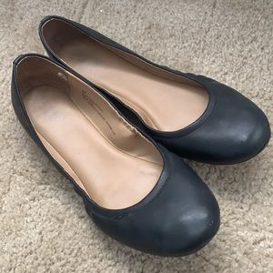 ✨CLOSET CLEAN OUT SALE: Black Flats